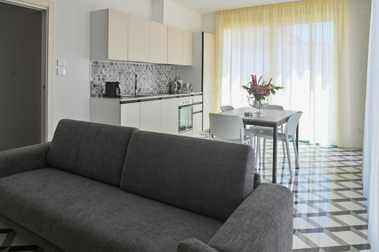 Perle Marine Suite Apartments Castro  Экстерьер фото