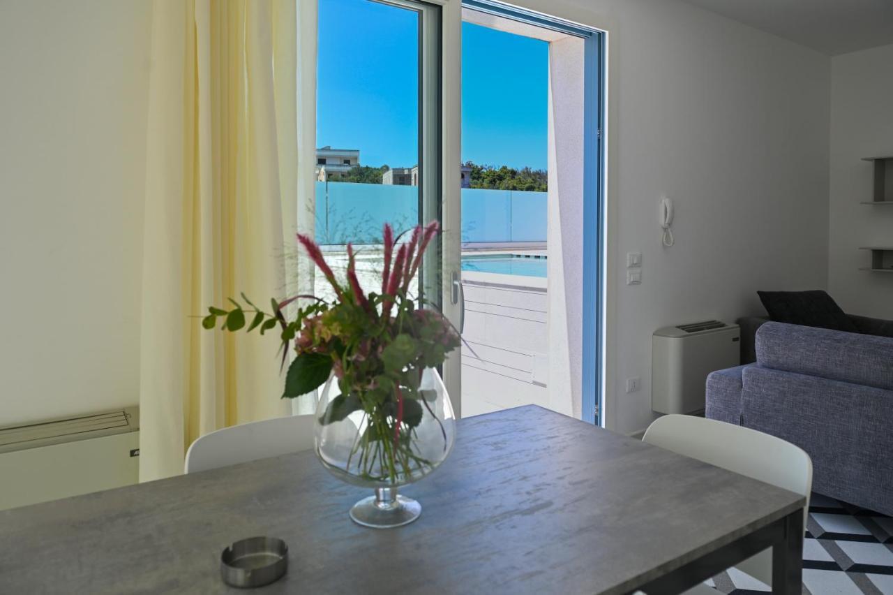 Perle Marine Suite Apartments Castro  Экстерьер фото