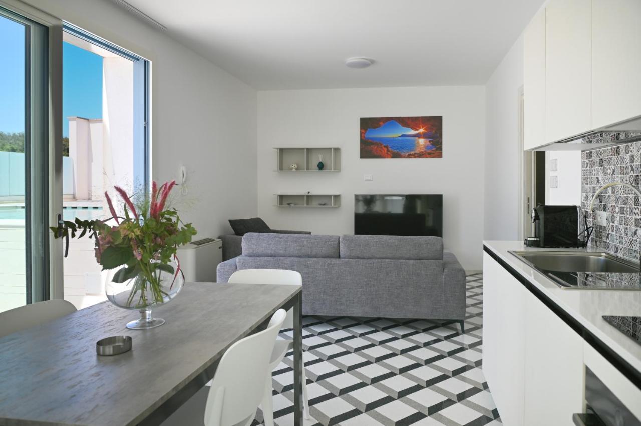 Perle Marine Suite Apartments Castro  Экстерьер фото