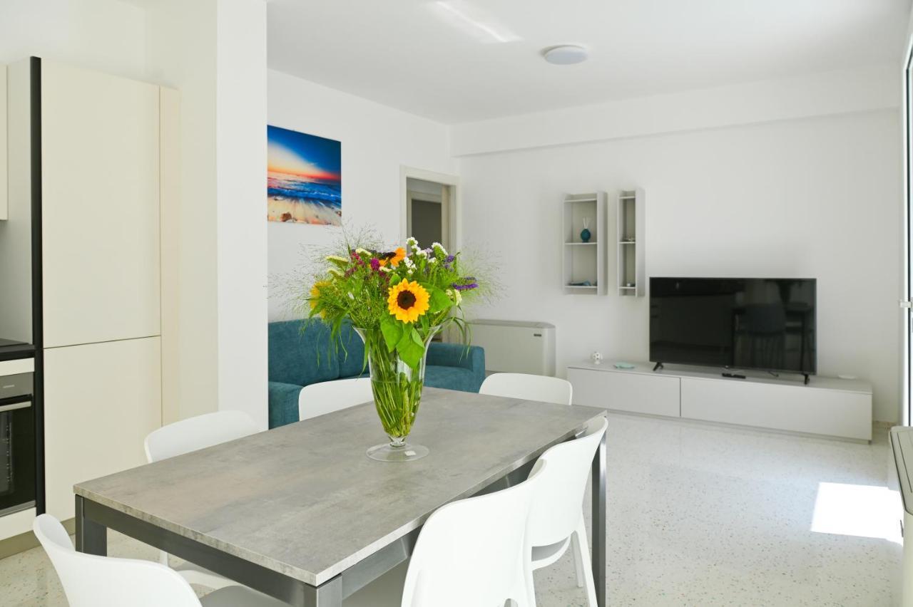 Perle Marine Suite Apartments Castro  Экстерьер фото